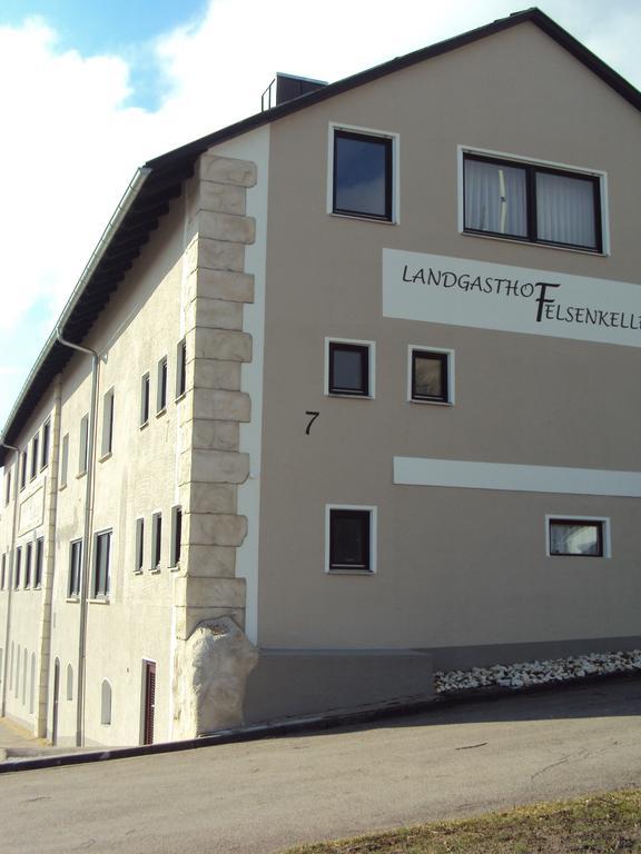 Landgasthof Felsenkeller ดิงเคลส์บืล ภายนอก รูปภาพ
